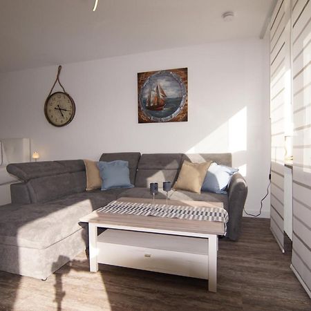 Deichliebe-Bullauge Apartment Busum Exterior photo